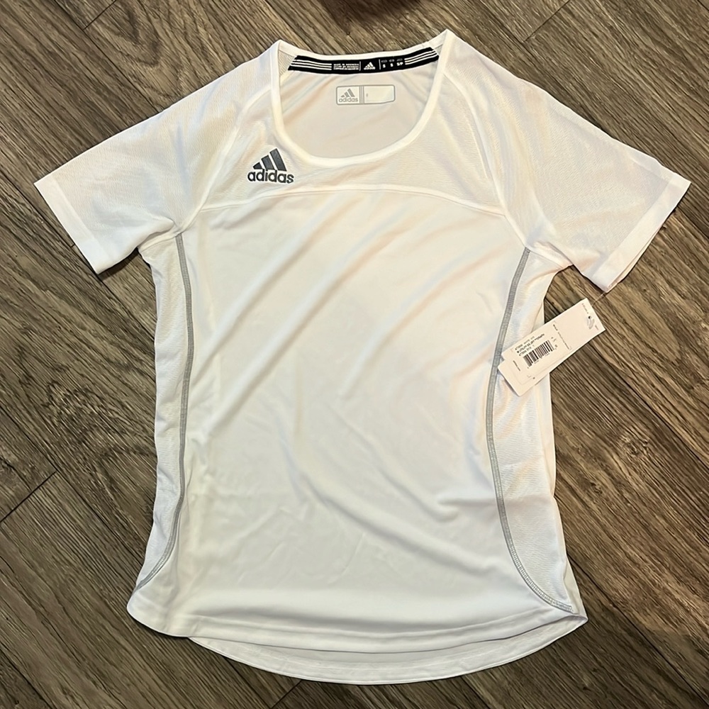 NWT Adidas Women’s Utility Short Sleeve Shirt Size Small